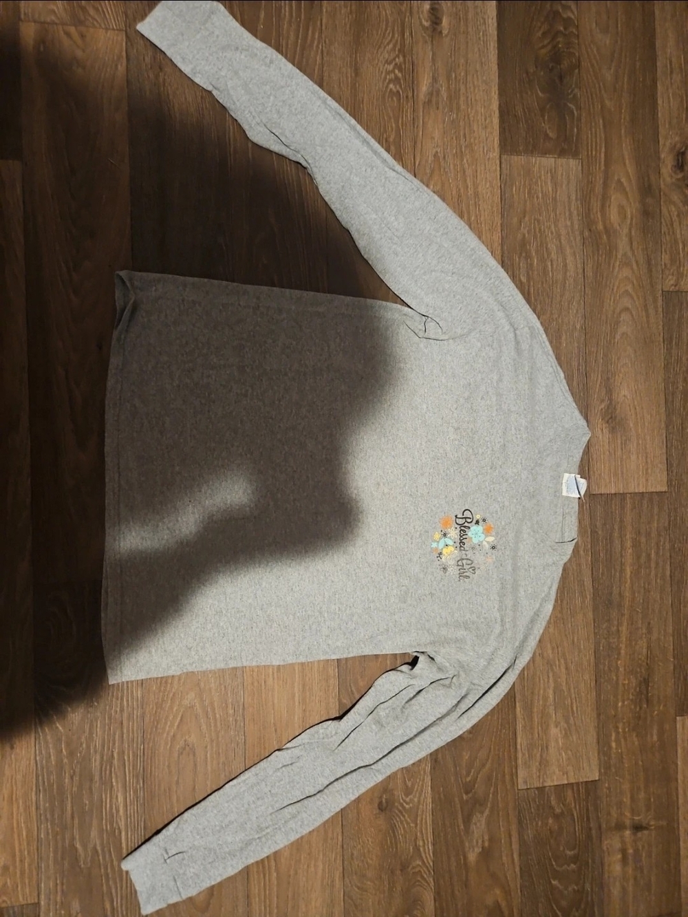 Casual Gray Crewneck Long-Sleeve Top with Floral Graphic